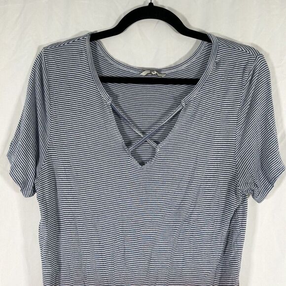 BKE Blouse Women's Small Blue Red Striped Vneck Short Sleeve Pullover - Picture 2 of 9